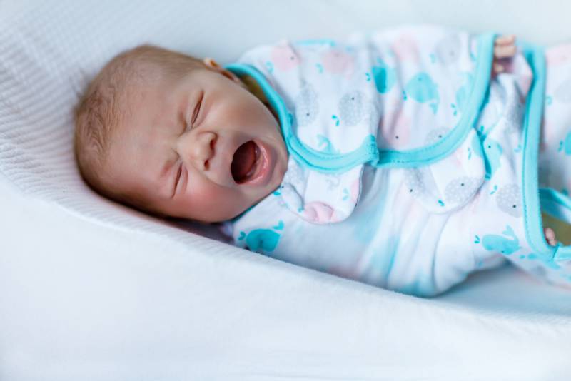 Swaddle_your_baby_risks_babyinfo