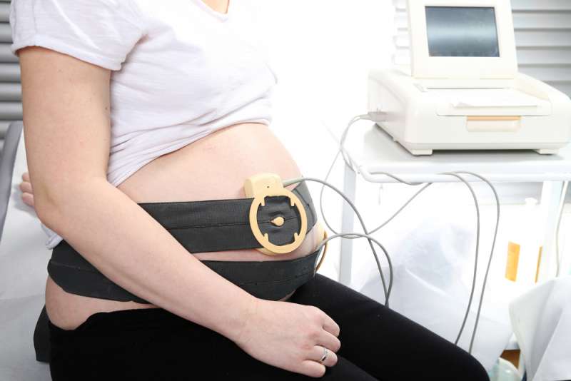 antenatal_care_checking_belly_babyinfo