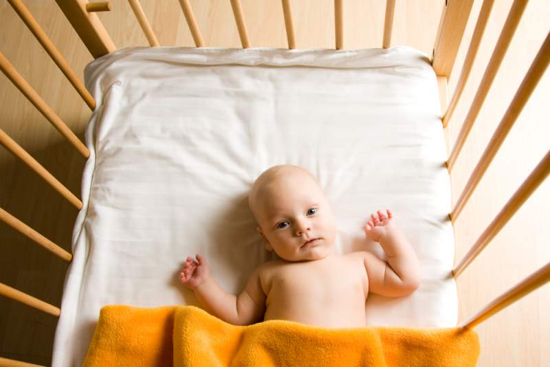 baby_sleeping_on_mattress