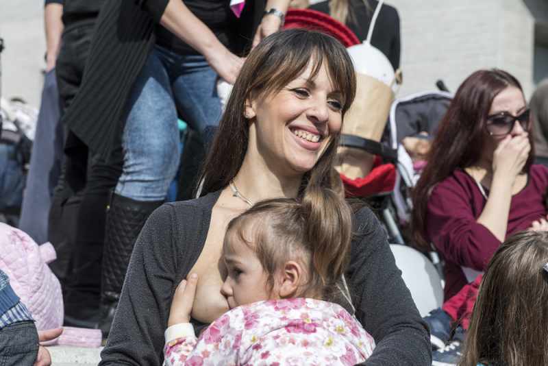 breastfeeding_in_public_protest_babyinfo