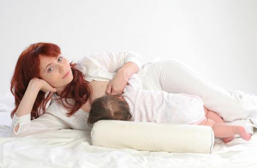 The 5 comfiest breastfeeding positions
