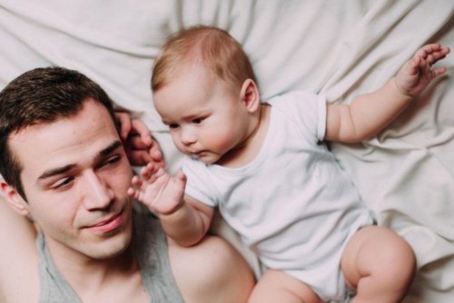 Ways father can bond with baby