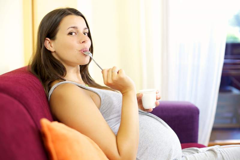 yogurt_during_pregnancy_woman_licking_spoon_babyinfo_a_1556789447